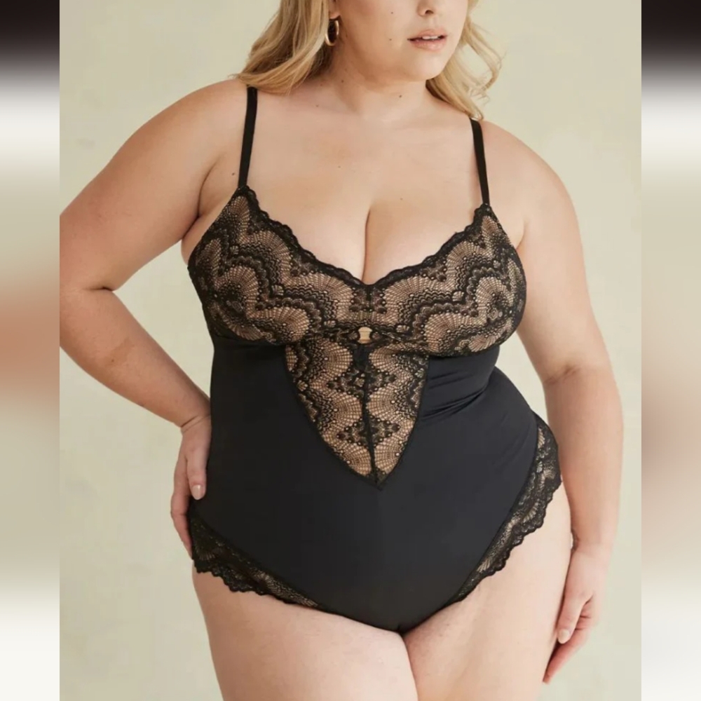 NWT Pinsy Black Sculpting Lace Shapewear Body Suit